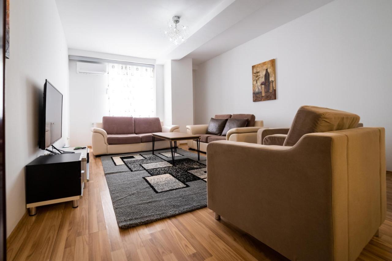 Cedartree Prishtina Lägenhet Pristina Exteriör bild